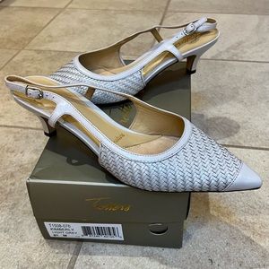 Trotters Slingback Kimberly 8.5 light grey/off white braided leather kitten